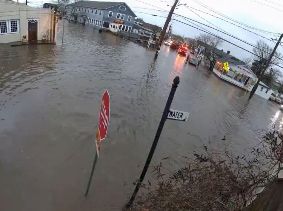 DukesCountyEM's tweet photo. Due to heavy rainfall the following areas on #MarthasVineyard are impacted:
#TISBURY: 5 Corners is flooded. Use good judgment & avoid driving thru
#EDGARTOWN: Chappy Ferry is temporarily out of service until 1:30PM. Atlantic Dr. is closed
#ThisIsEM #EmergencyManagement #Mawx #MVY https://t.co/J6QcNfZDTi