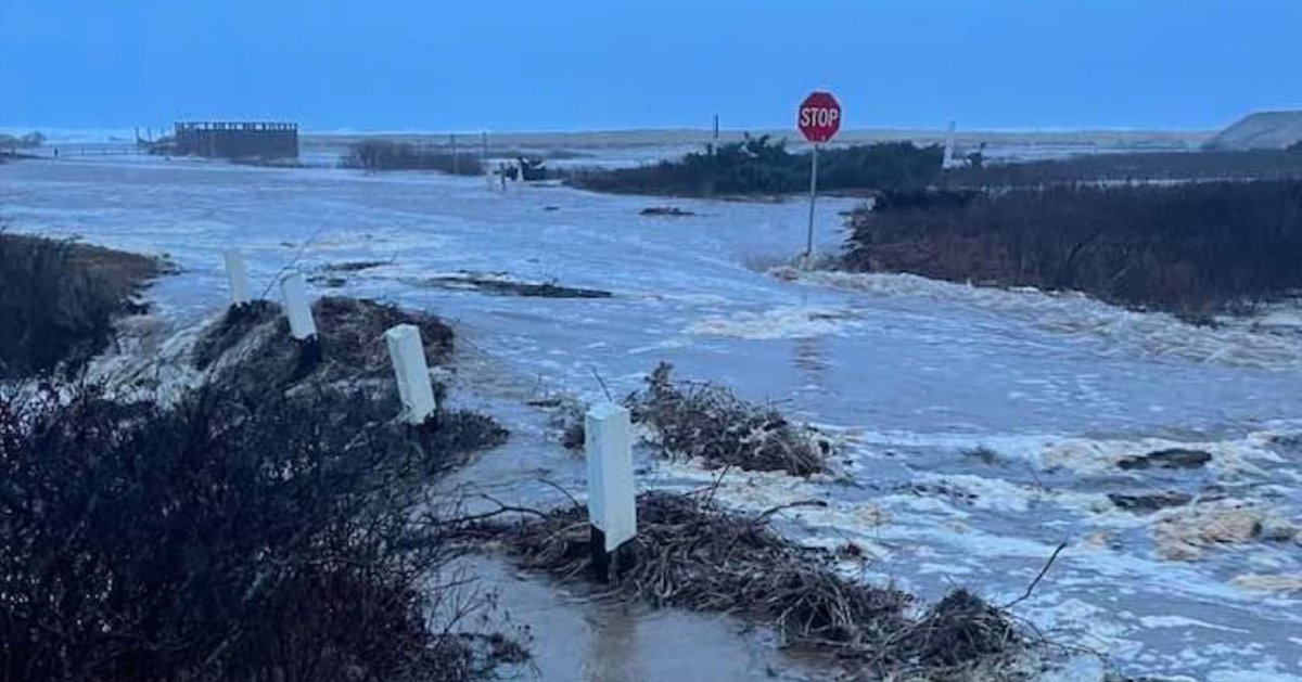 DukesCountyEM's tweet photo. Due to heavy rainfall the following areas on #MarthasVineyard are impacted:
#TISBURY: 5 Corners is flooded. Use good judgment & avoid driving thru
#EDGARTOWN: Chappy Ferry is temporarily out of service until 1:30PM. Atlantic Dr. is closed
#ThisIsEM #EmergencyManagement #Mawx #MVY https://t.co/J6QcNfZDTi