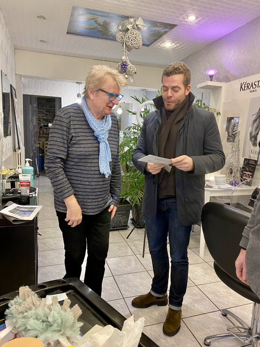thib_francois's tweet photo. Rencontre avec les commerçants de #Cuincy pour leur transmettre personnellement mes vœux pour 2024. Les commerçants sont le poumon de nos communes nous devons les soutenir 👍 https://t.co/uXHhmRakkj