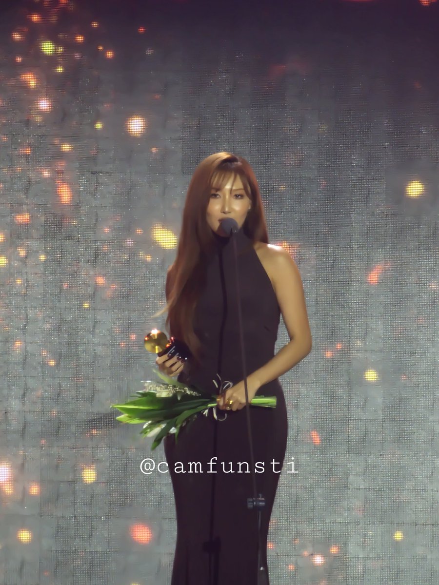 camfunsti's tweet image. Hwasa ✨️

#써클차트 #써클차트뮤직어워즈2023 #CircleChartMusicAwards2023 #HWASA #화사 #마마무 #mamamoo