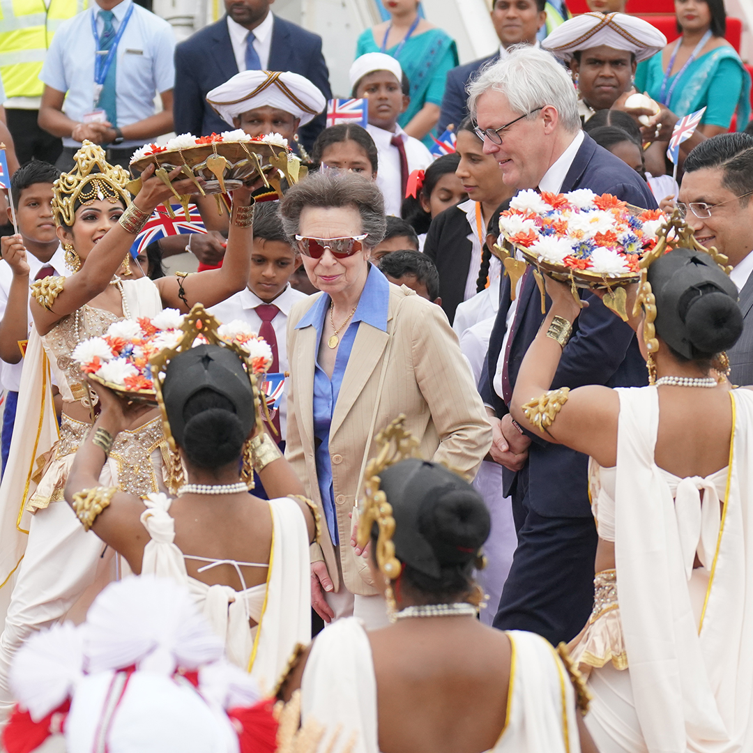 RoyalFamily's tweet photo. The Princess Royal, accompanied by Vice Admiral Sir Tim Laurence, has arrived in Sri Lanka!🇬🇧🇱🇰

👚 In Colombo, HRH toured a MAS Active Factory, one of South Asia's largest apparel tech companies, to hear about their innovative designs and partnerships with UK brands.