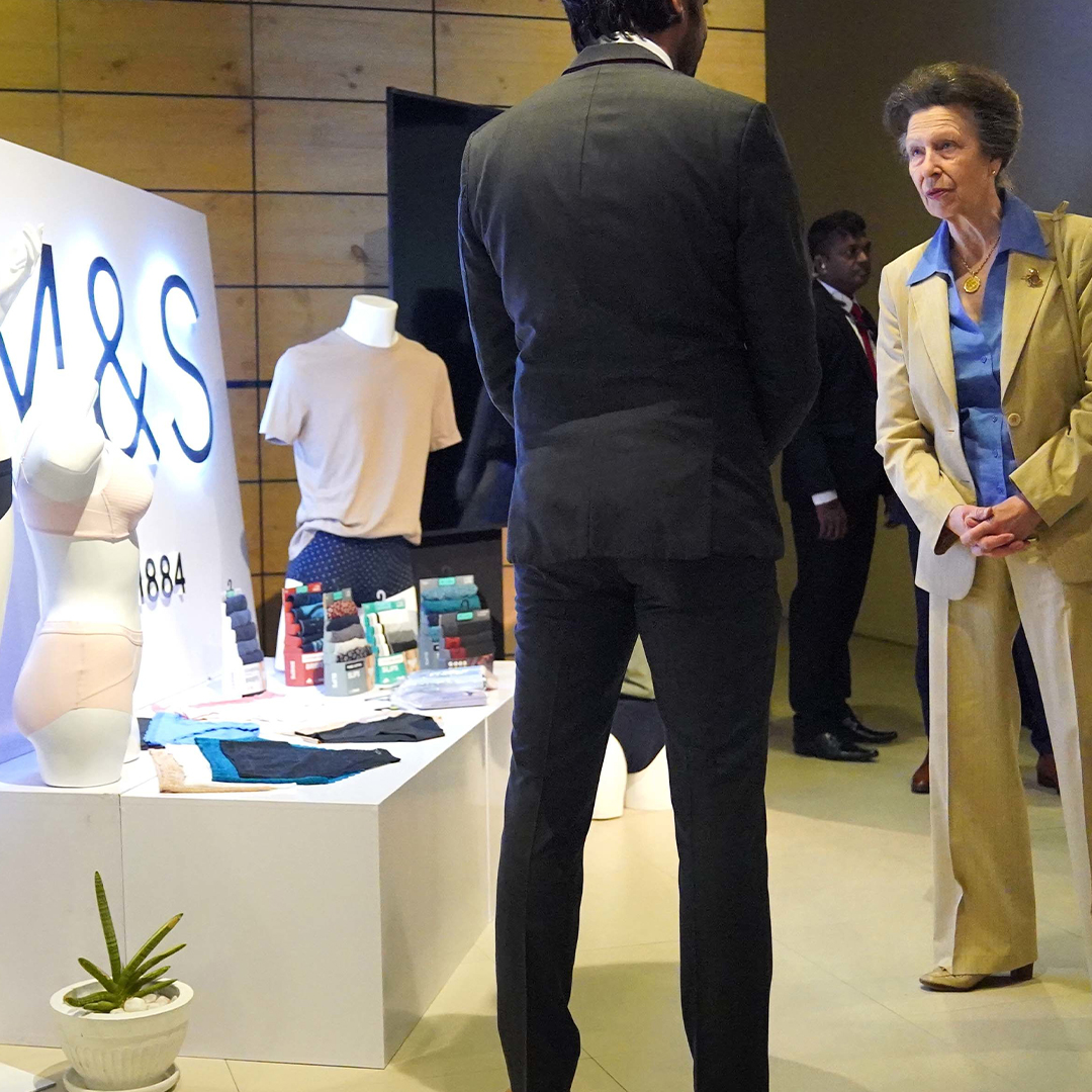 RoyalFamily's tweet photo. The Princess Royal, accompanied by Vice Admiral Sir Tim Laurence, has arrived in Sri Lanka!🇬🇧🇱🇰

👚 In Colombo, HRH toured a MAS Active Factory, one of South Asia's largest apparel tech companies, to hear about their innovative designs and partnerships with UK brands.