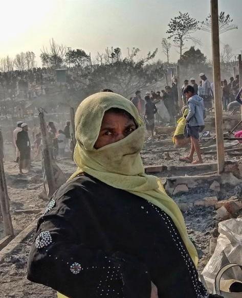 RohingyaMakzin's tweet photo. With a heavy heart, sharing news about Zorina who lost her belongings when nearly 800 shelters of Rohingya Refugees were burnt down, leaving them facing the toughest times. Let's unite to support and uplift those affected.
#RohingyaRelief
#SupportInCrisis
📸 @AsomKhan1 https://t.co/ViyJI3NpMs