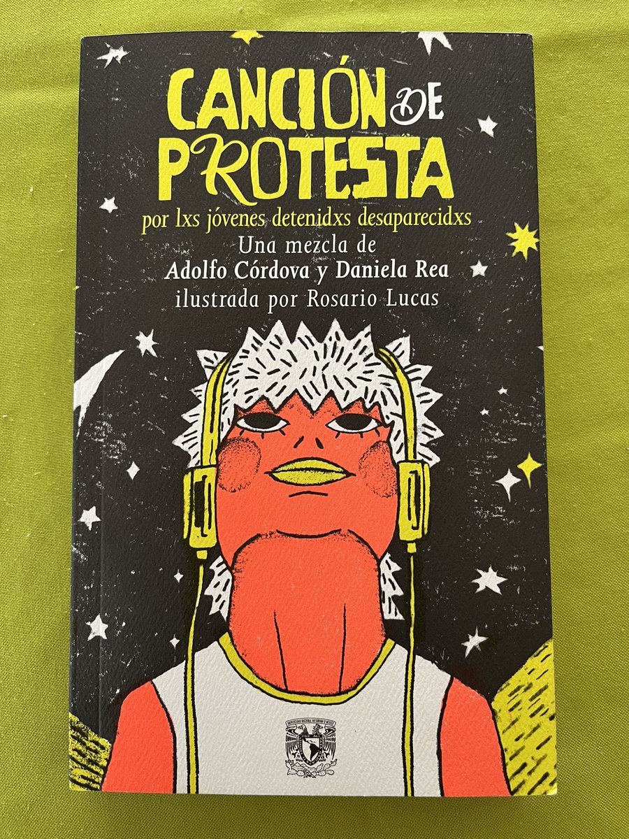 criveragarza's tweet photo. ¿Cuándo nació el miedo? | ¿Vino envuelto en una hoja | que se posó en mis hombros sin darme cuenta? | Antigua voz en off, coro de tragedia. | Me dicen que no debo temer | que en la oscuridad no hay monstruos.| Pero hay oscuridad. https://t.co/YTCWwx5wIC