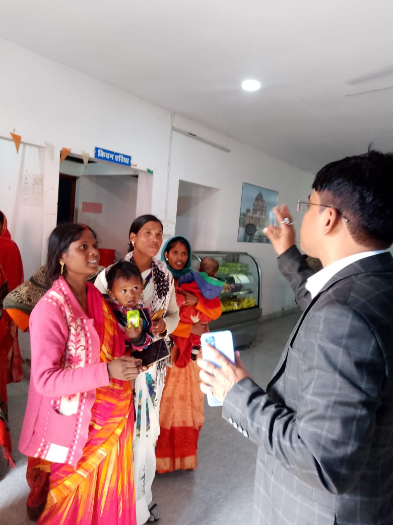 brlps_rohtas's tweet photo. Interaction with Jeevika Didis with DPM sir during Training and Exposure Session for Opening DKR and Housekeeping Services in 5 SC-ST Residential schools in Blocks-Sasaram,Rohtas and Nauhatta https://t.co/D4gsM3rJnD