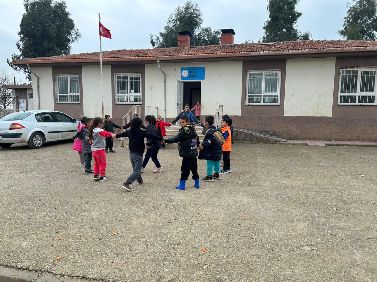 Bugün beden dersinde #yüzyüze100çocukoyunu projesi ile çocuklarla  Bülbül Kafeste oyunu oynadık. 
<a href="/Murat69_Demir/">Murat Demir</a> <a href="/mardinilmem/">Mardin İl Millî Eğitim Müdürlüğü</a> <a href="/akadirgms/">Abdulkadir Gümüş</a> <a href="/kiziltepemem47/">Kızıltepe İlçe Milli Eğitim Müdürlüğü</a> <a href="/makdag47/">Makdag</a>