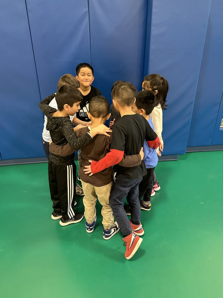 Mrs_LambertPE's tweet photo. 1st grade S’s using their time out to strategize a plan for when they return next round. #TeamWorkMakesTheDreamWork #cleanupmybackyard #floorhockey #grouphuddle #justadorable https://t.co/fYOIPdNEqD