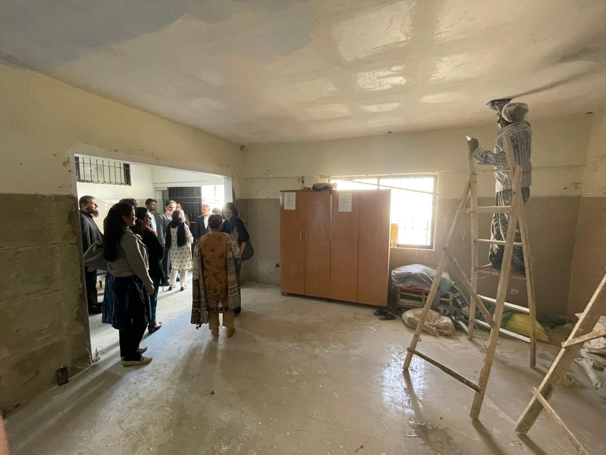UNDP_Pakistan's tweet photo. 💉People who inject drugs in Pakistan are among the worst affected by #HIV compared to other countries. With @CDCHIVAIDSSINDH and @GlobalFund, @UNDP 🇵🇰 is supporting Pakistan’s first OAMT center to manage opioid addiction in Karachi to stop the epidemic and #EndAIDS. https://t.co/yW3JxX0ue7