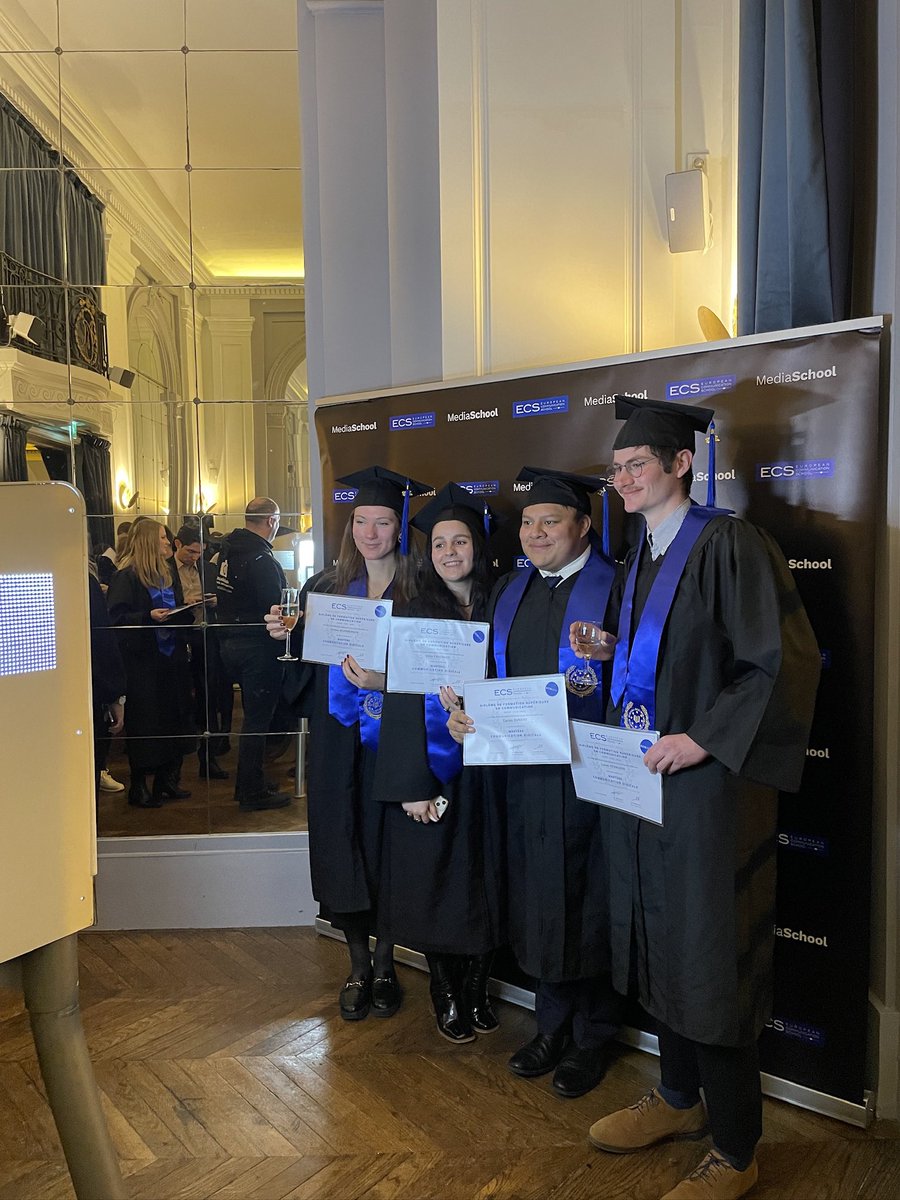 ECSParis's tweet photo. Remise des diplômes de la Promo 2022-2023🧑‍🎓
Sous le marrainage de Madame Mercedes ERRA🤩
Avec notre président Monsieur Franck PAPAZIAN 🙌
Félicitations à nos brillants diplômés👏
Merci à notre maîtresse de cérémonie et directrice de l'ECS Paris, Anne-Sophie FERRON 🤗 #ECSPARIS https://t.co/afJQ80uS03