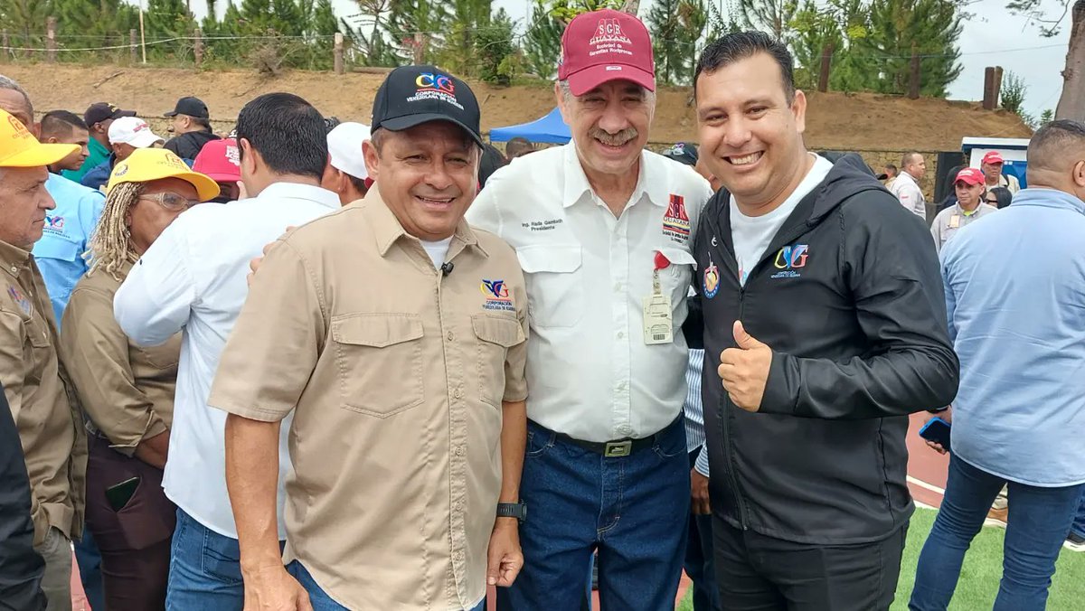 CVGFundeporte's tweet photo. En el Marco de los 63 años de la Corporación Venezolana de Guayana, realizó el izamiento del Pabellón Nacional, actividad en la que participó la clase trabajadora de CVG Fundeporte, y las empresas tuteladas en compañía de sus presidentes. 

@CVG_Oficial 
@ZabdiMarcano https://t.co/PPangFmzyM