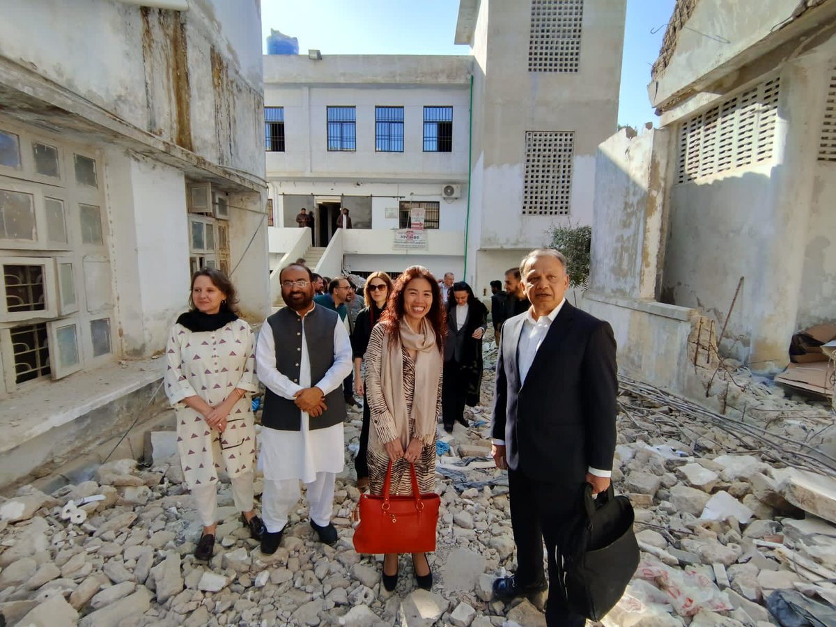 UNDP_Pakistan's tweet photo. 💉People who inject drugs in Pakistan are among the worst affected by #HIV compared to other countries. With @CDCHIVAIDSSINDH and @GlobalFund, @UNDP 🇵🇰 is supporting Pakistan’s first OAMT center to manage opioid addiction in Karachi to stop the epidemic and #EndAIDS. https://t.co/yW3JxX0ue7