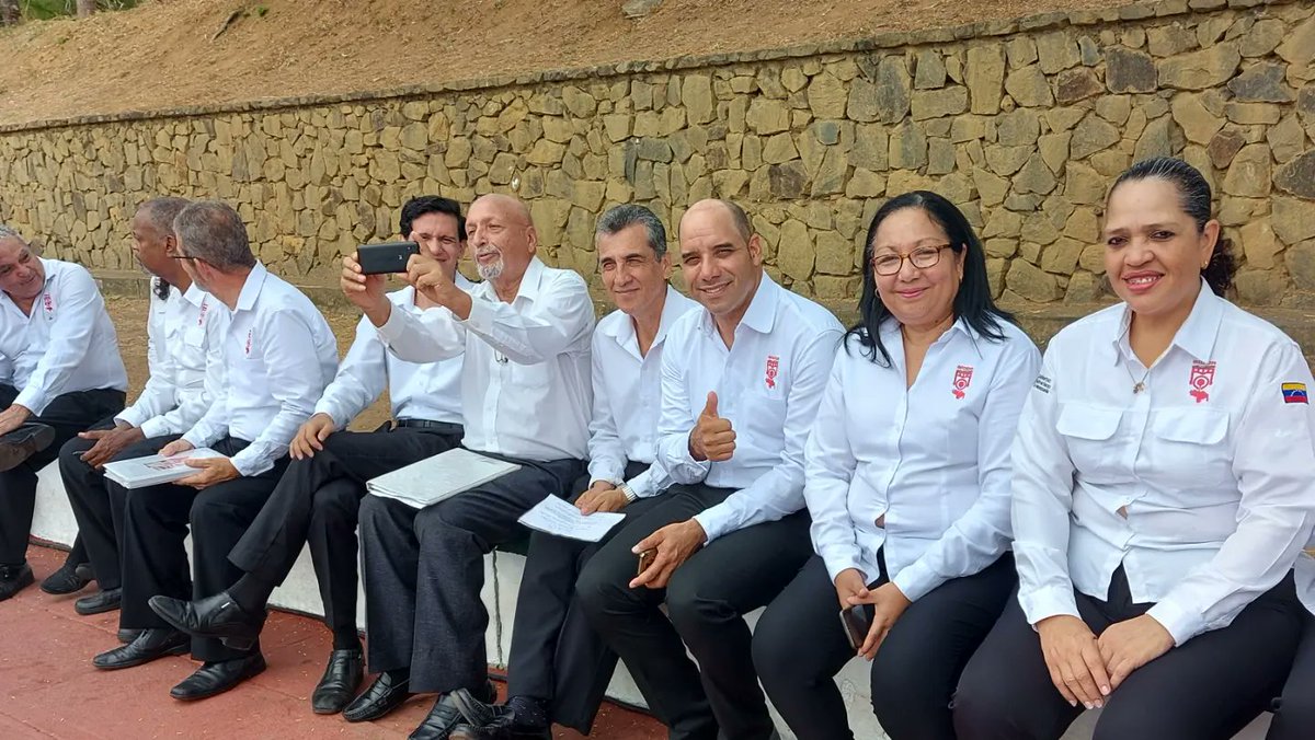 En el Marco de los 63 años de la Corporación Venezolana de Guayana, realizó el izamiento del Pabellón Nacional, actividad en la que participó la clase trabajadora de CVG Fundeporte, y las empresas tuteladas en compañía de sus presidentes. 

<a href="/CVG_Oficial/">Corporación Venezolana de Guayana - CVG</a> 
<a href="/ZabdiMarcano/">Zabdi Abel Marcano</a>