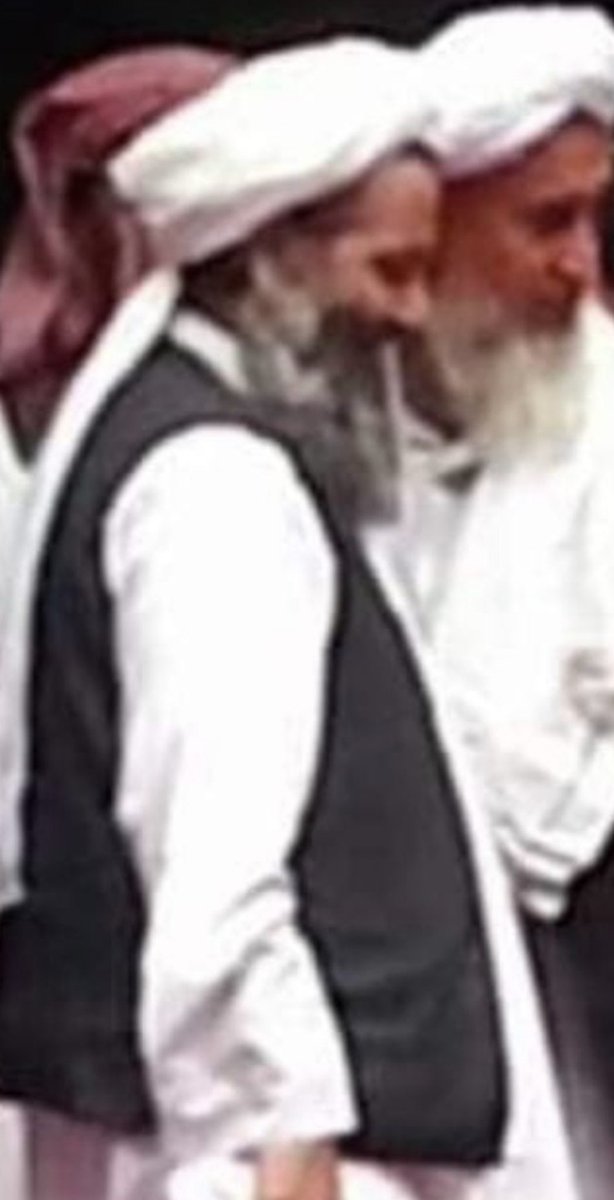 امام دی؛
د هېڅ جابر پر وړاندې یې نه نظامي او نه عقیدوي انعطاف وکړ. امام دی؛
د زمان سختیو و انحصار ترې نبوي فکر وانخیست. امام دی؛
د شریعت د ادنی حکم تعمیل ورته هم سیاست دی، هم پرمختګ او هم مالکیت.
هو امام دی، په پوره معنا امام.
#محبوب_زعیم