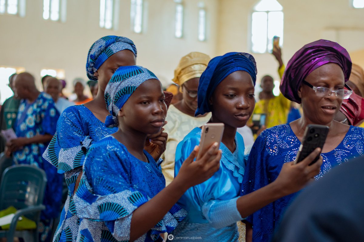 Epstudios_ng's tweet photo. We no longer struggle with phone users at event anymore as long as they don’t interrupt critical shots, we just include in the story telling. 😀

#DLConversations #DLC #ourvovage https://t.co/WmpOligqcJ