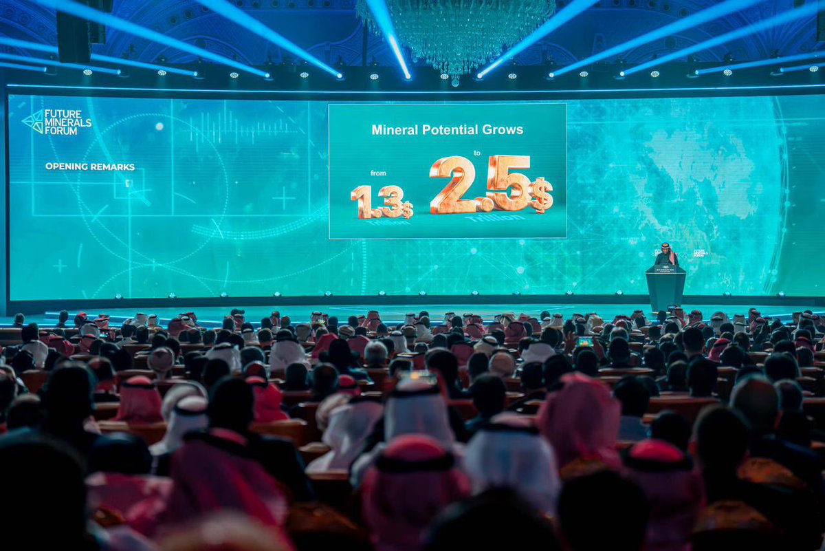 BAlkhorayef's tweet photo. تشرفت بافتتاح مؤتمر التعدين الدولي بنسخته الثالثة، برعاية مولاي خادم الحرمين الشريفين -حفظه الله- والذي أعلنا خلاله عن ارتفاع قيمة الثروات المعدنية المقدرة في المملكة بنسب�� 90%، لتصل إلى 2,5 تريليون دولار، في إنجاز مهم يعكس الإمكانات الكبيرة التي تتمتع بها المملكة في قطاع التعدين https://t.co/JrSq13oLJt