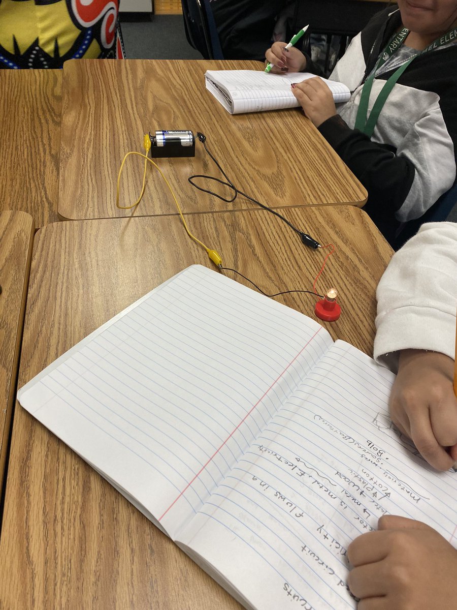 svgoijman1's tweet photo. Closed circuits. We had some visitors. #buildingCircuits @ErmelES_AISD @MsLBrooks1 @lizjanec @GarciaMandy_ @AldineISD @Science_Team4 @BakerDana2424 @PaigeCharlis https://t.co/htH8HkiiiA