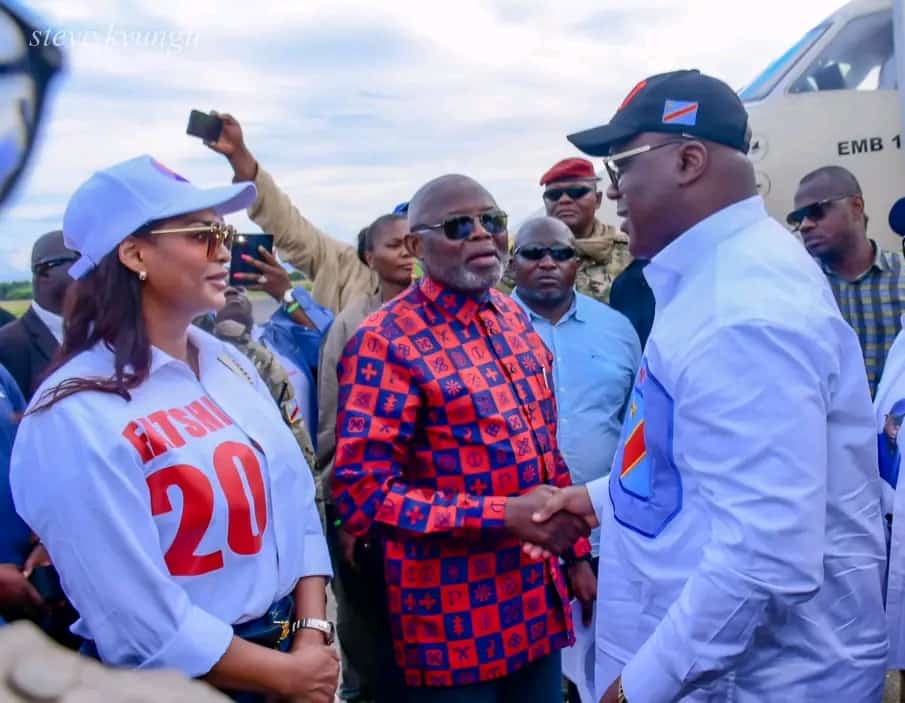 Leontine015's tweet photo. Derrière des grands monsieur ,il ya toujours des grandes dames.
Présidence acquise, le seul atteint. A/A-UNC deuxième force nationale. #Eshima inarudiya. @BillyKambale1 @KamusakyJossar1 @Bibishe6 @CongoVrai @AudreyBombolo @BandendeF @RizikiMaryse @NKilufya https://t.co/BDNCjvKQVh