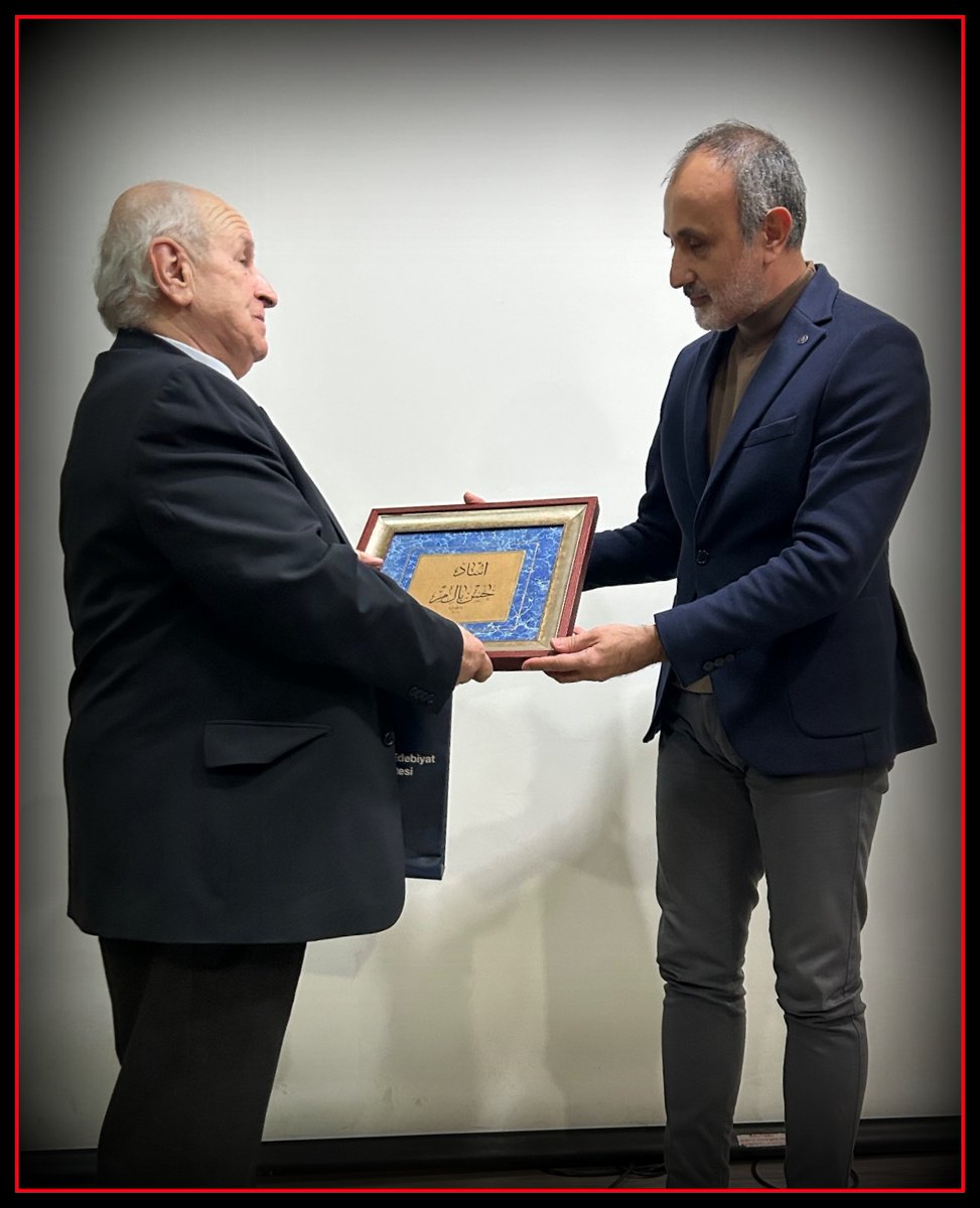 TMTurkmenoglu's tweet photo. TEŞEKKÜRLER...
Marmara Üniversitesi İnsan ve Toplum Bilimleri Fakültesin’e konuşmacı olarak davet edildim. ‘’ Sahaflar Çarşısı’nda Görüp İşittiklerim’’ isimli kitabımı, Sahaflar Çarşısı’nın dünü, bu günü ve yarınını konuştuk.  Benim için büyük bir onurdu, unutulmaz bir gündü. https://t.co/6WoQidAB1y