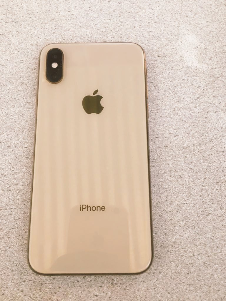 Mekondjo00's tweet photo. Super clean IPhone Xs up for grab, BH 100%, storage 256, coming along with all accessories. Price $ 5.8. 📞0814622769. Please re-tweet 🙏 https://t.co/tMOkK2S4Lz