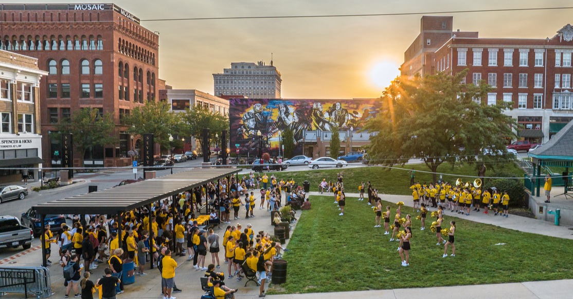 MissouriWestern's tweet photo. Raise your hand if you're ready for the Griffons to be back in #OurCity πββοΈ
A new semester starts next week!
#MissouriWestern #GriffonProud #GriffonsServe #GriffonsSucceed #StJosephMO #UncommonCharacter https://t.co/mdklU9PlrD