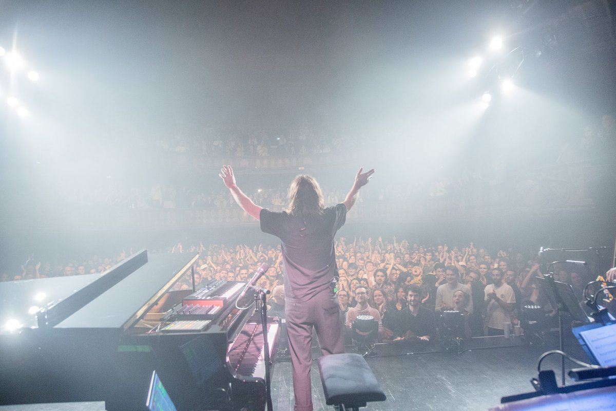 Happy new year to you all ❤️
Pic by Rod Maurice at <a href="/LeTrianonParis/">Le Trianon</a>