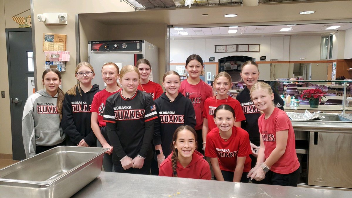 11U Quakes Shunkwiler volunteered at Matt Talbot Kitchen & Outreach, helping serve lunch. This program provides over 100,000 meals/yr to Lincoln's homeless community. An incredible experience for the team & a great opportunity to give back & work hands on in our own community