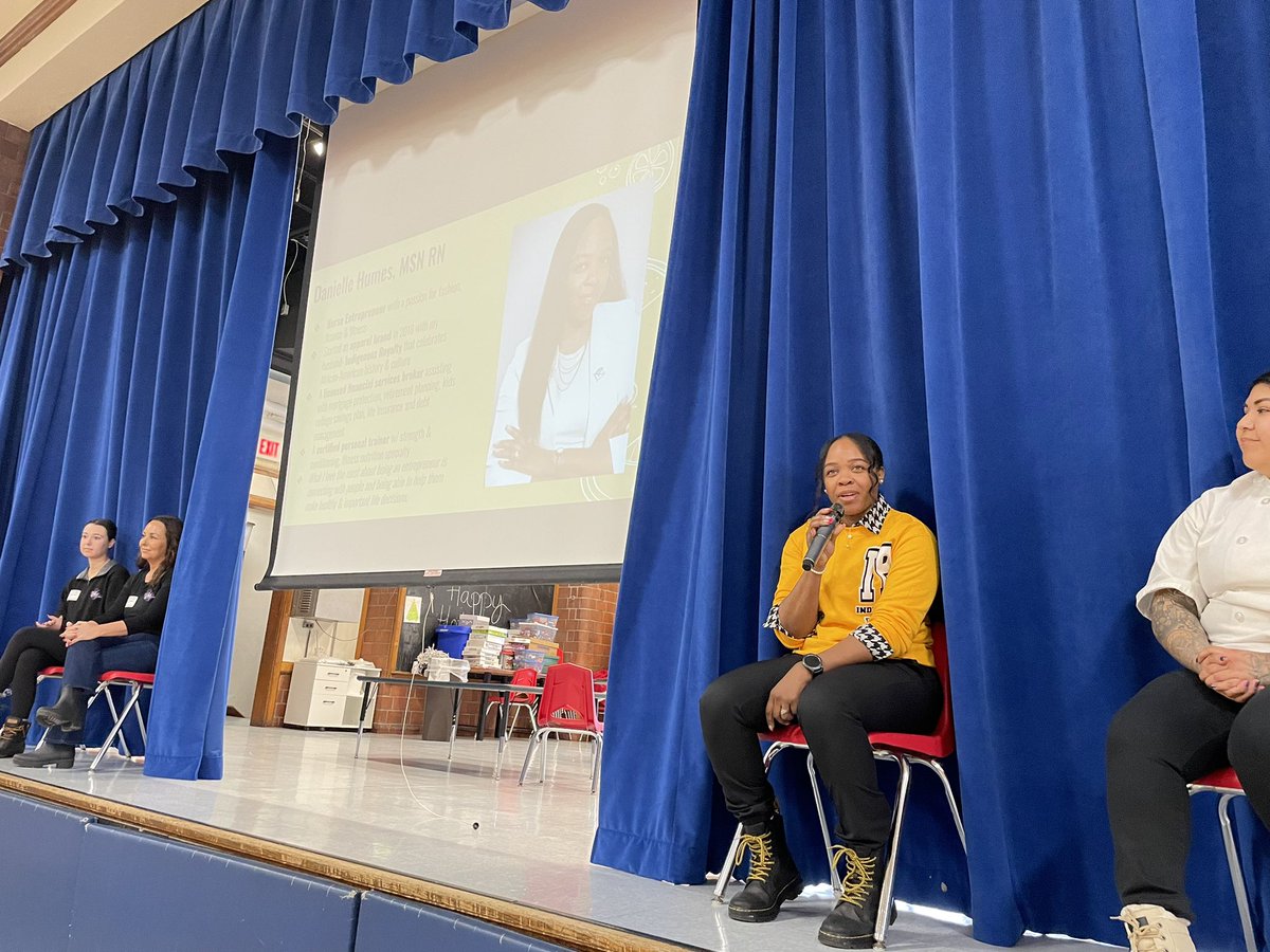 Julie Januszyk tweet media