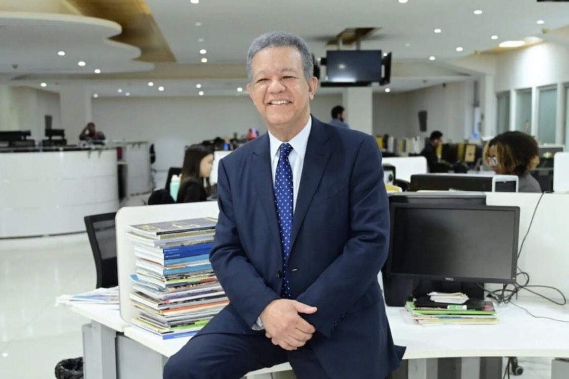 Cuando la imagen refleja el liderazgo visionario, la modernización del Estado dominicano y servicios públicos se convierten en un legado imborrable.  

#SerapFp