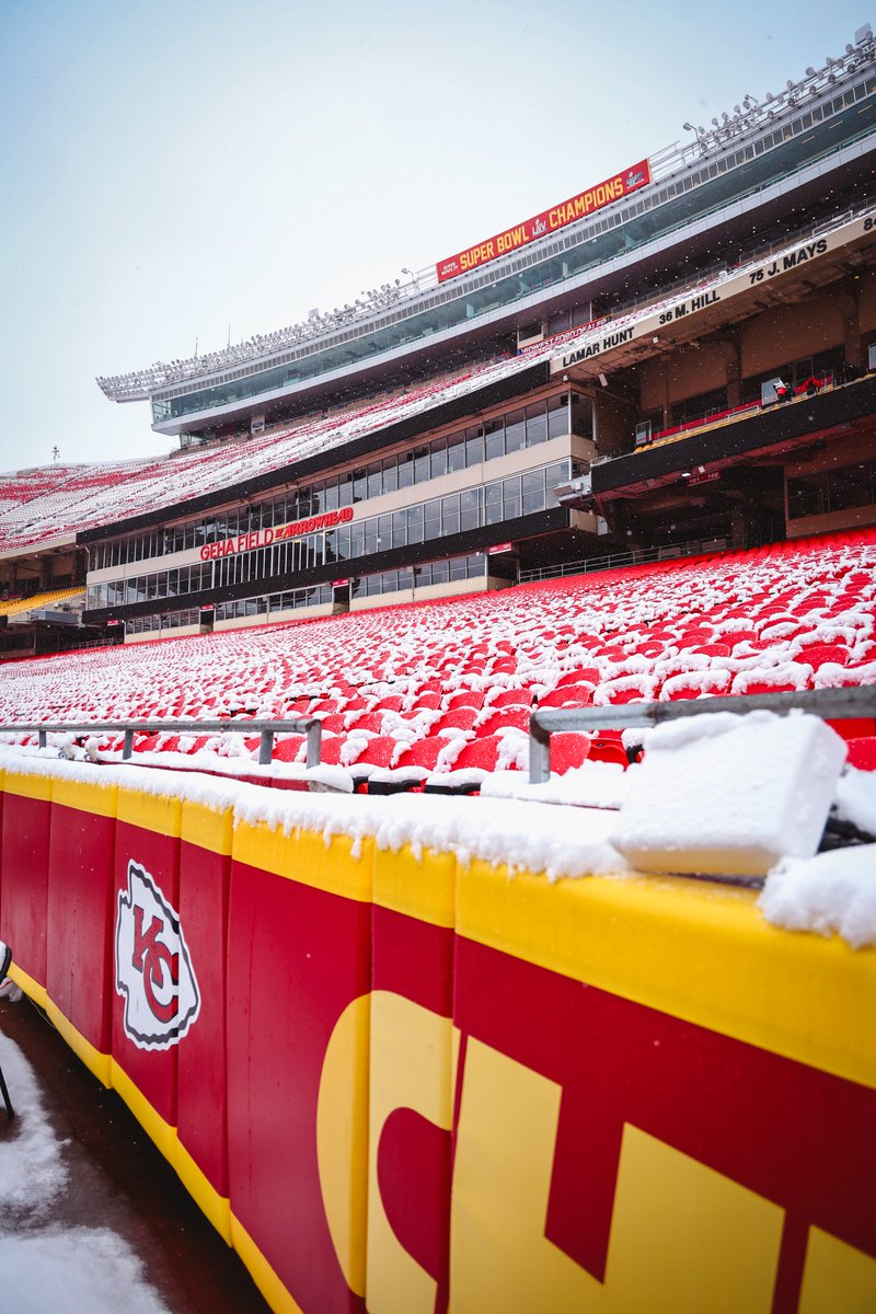 Chiefs's tweet photo. Walking in a KC wonderland ❄️ https://t.co/YwuYVaQPWE