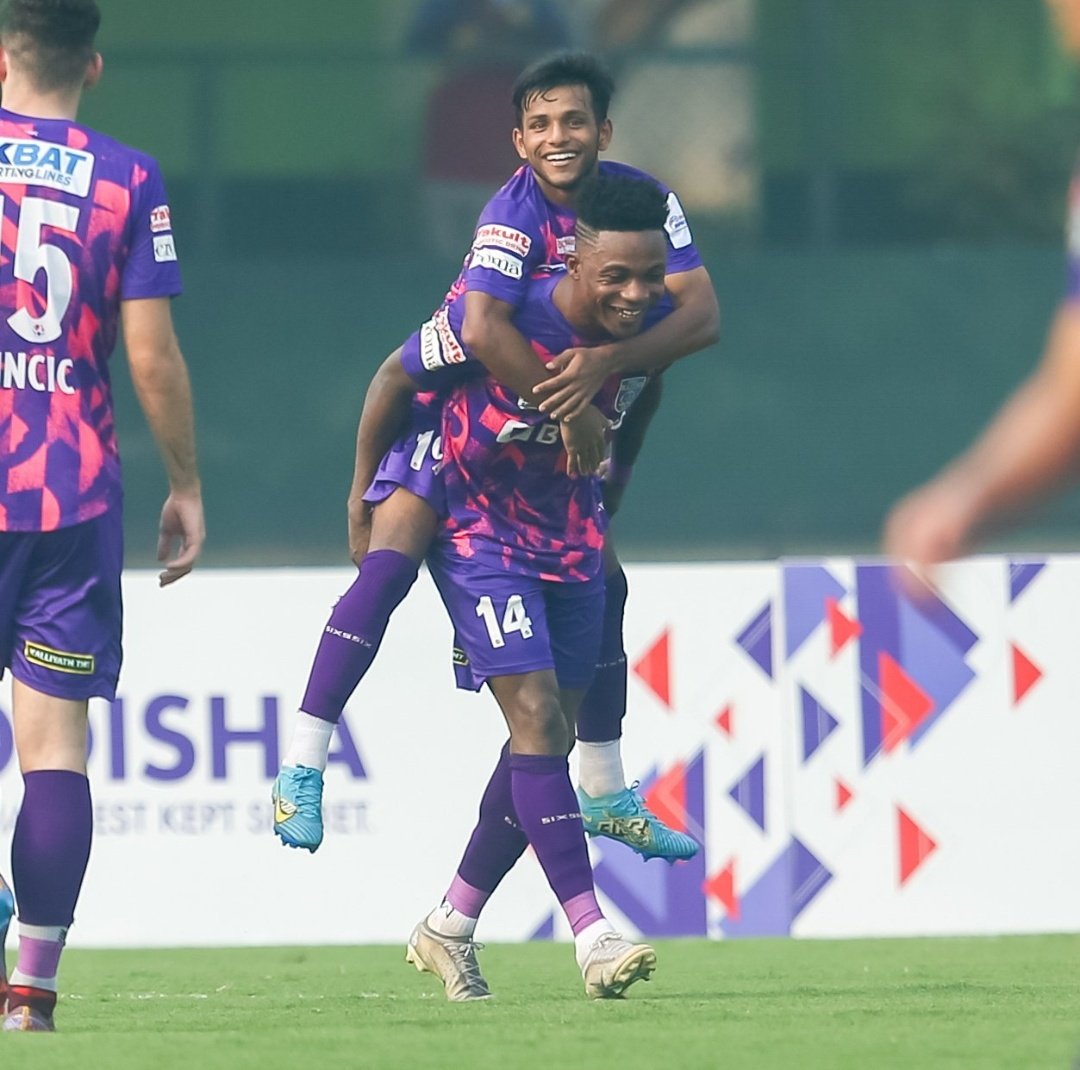 Saabir_Saabu01's tweet photo. The goalscorers Mohammed Aimen and Kwame Peprah. 🔥🌟

The goals from these two helped the team start off the #KalingaSuperCup campaign with a win, 3️⃣ goals and 3️⃣ points! 💛💛💪

#KBFCSLFC #KeralaBlasters #KBFC #KalingaSuperCup2024 https://t.co/JxpoiafsN5