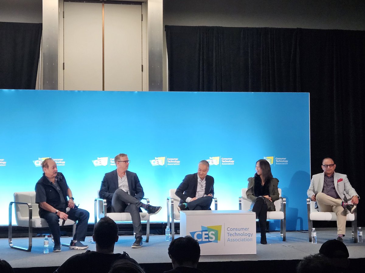 BuckeyeInSD's tweet photo. @Snapdragon @HugoSwart_QCOM  takes the stage to talk about Markey demand and spatial computing. #snapdragon @Qualcomm https://t.co/9gl8FpO3LX