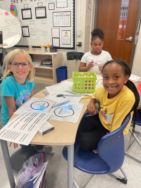 FWCommSchools's tweet photo. #Irwin features many technology resources to support STEM instruction and student engagement. Some of these include 3D Printers, Spheros, Ozobots, Lego Spike, Vex Robotics, BeeBots and more. #TechInOurSchools #Coding #Robotics #MeetTheMagnets https://t.co/8wagD2dEDV