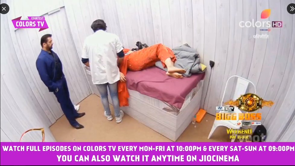 TheKhabriTak's tweet photo. Munawar breaks down in tears 

Whom do you find right ??

- Retweet : #MunawarFaruqui 
- Like : #AyeshaKhan 

#BB17 #BiggBoss #BiggBoss17 https://t.co/pqSb5a19Pc