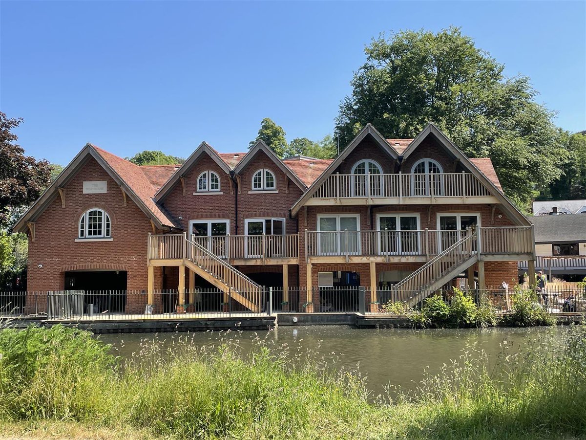 ME_Architects's tweet image. The days are getting longer and it won’t be long until The Boathouse, Guildford, looks like this again in the sunshine! Have you had the pleasure of visiting yet? 🛶

#boathouse #architecture #surrey