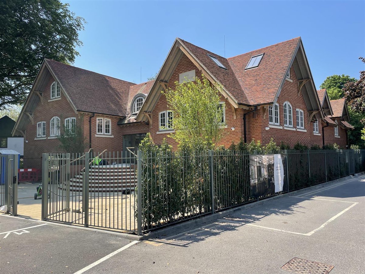 ME_Architects's tweet image. The days are getting longer and it won’t be long until The Boathouse, Guildford, looks like this again in the sunshine! Have you had the pleasure of visiting yet? 🛶

#boathouse #architecture #surrey