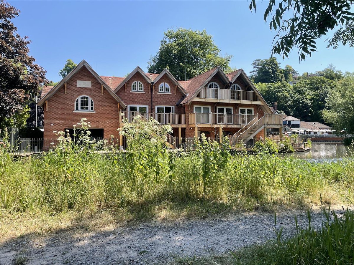 ME_Architects's tweet image. The days are getting longer and it won’t be long until The Boathouse, Guildford, looks like this again in the sunshine! Have you had the pleasure of visiting yet? 🛶

#boathouse #architecture #surrey