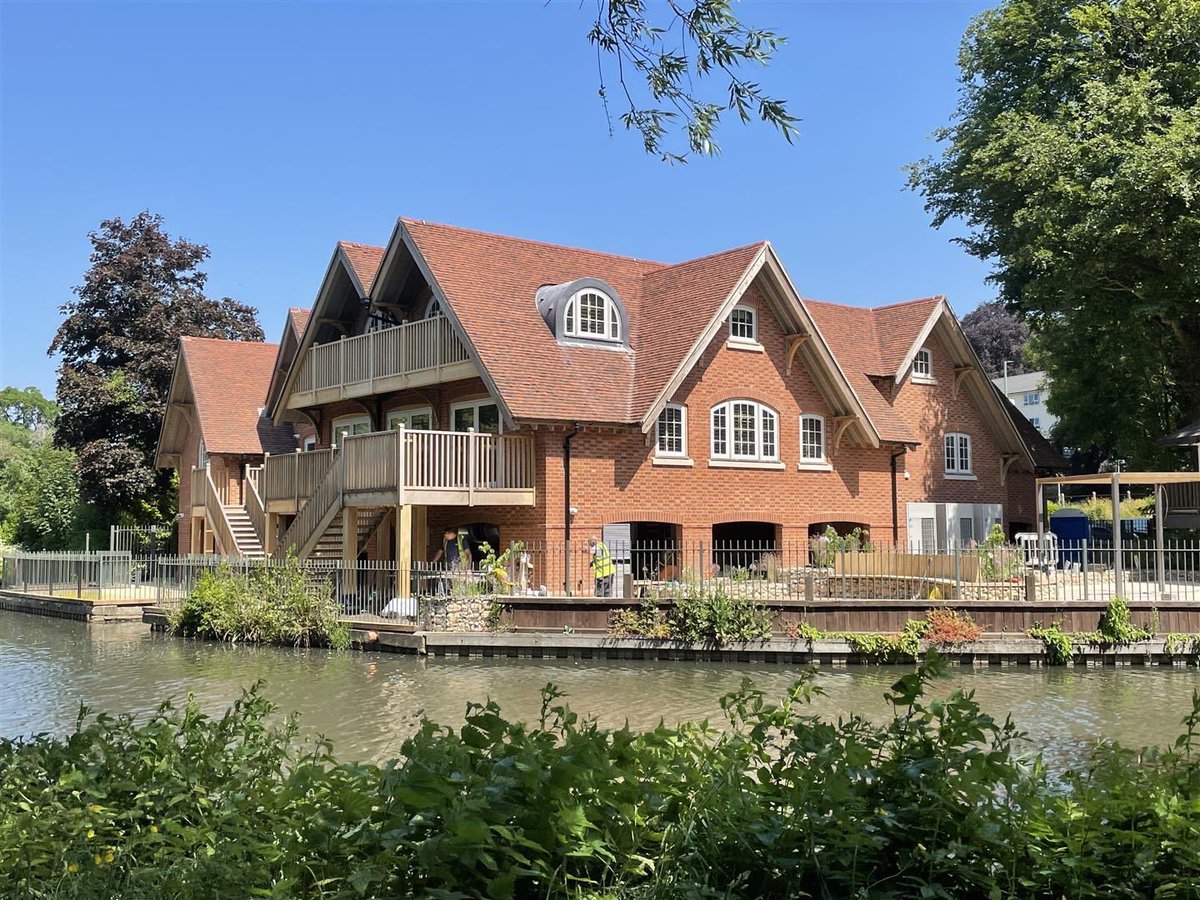 ME_Architects's tweet image. The days are getting longer and it won’t be long until The Boathouse, Guildford, looks like this again in the sunshine! Have you had the pleasure of visiting yet? 🛶

#boathouse #architecture #surrey