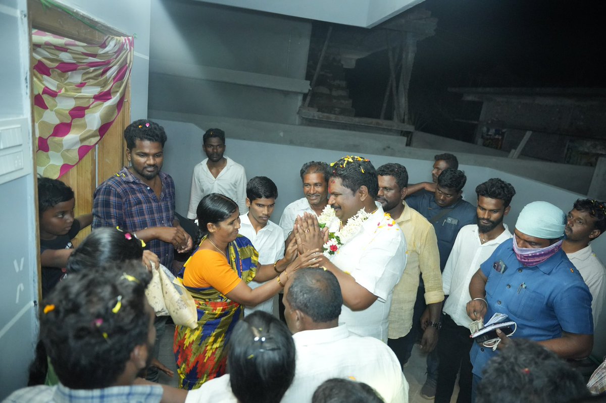 JaggireddyYSRCP's tweet photo. పూజారి పాలెం గ్రామంలో తిరుగులేని శక్తిగా మారిన వై.ఎస్.ఆర్.కాంగ్రెస్ పార్టీ.

ఎనలేని అభివృద్ధి చేస్తూ,పార్టీలకు అతీతంగా అందరికి సంక్షేమాన్ని అందిస్తున్న జగ్గిరెడ్డి గారికి జై కొడుతున్న పూజారిపాలెం గ్రామస్థులు.

#AdminPost #GadapaGadapaprogram #YSJaganCares #YSRPensionKanuka https://t.co/roj5DU26XU