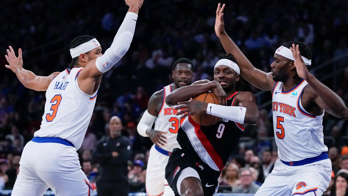 KnickFilmSkool's tweet photo. The New York Knicks did NOT play with their food against the Blazers and move to 5-0 in the OG era!

Let’s dig into yesterday’s wrecking win (112-84), highlighting the Knicks’ frenetic aggression in transition, revamped spacing and concerted defensive effort. 

[GAME THREAD] ⬇️🎥 https://t.co/MaSdOHd2zw