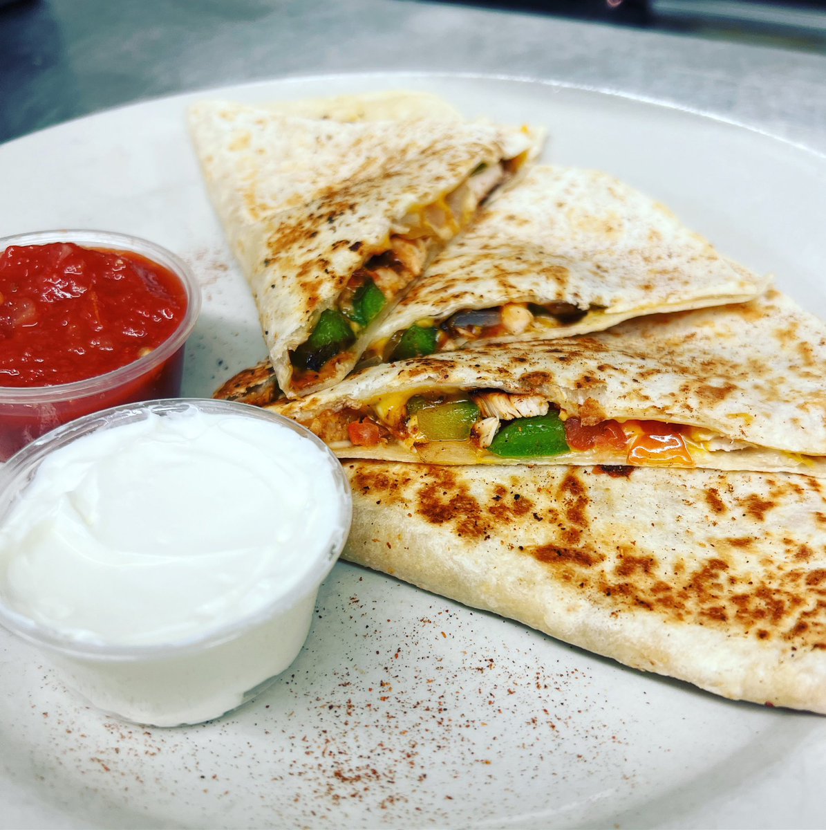 Halfway through the week! That can only mean one thing. TRIVIA 7pm  AND OPEN MIC 10pm 🎤 TONIGHT. Call 519-936-5079 to make your reservation. 1/2 price quesadillas and drink deals until 2am. #lndnont #londonontario #trivia #openmic #uwo #westernu #fanshawe