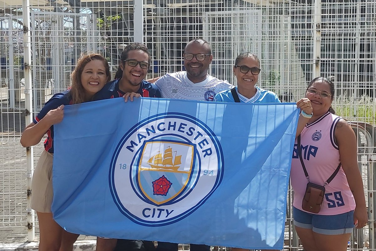 aprendacvanessa's tweet photo. Hoje foi dia de ver de perto as 5 taças conquistas pelo City🥰 privilégio.
#CITYNOBRASIL24 #ManCityOSC https://t.co/kgsUN6bCJ2