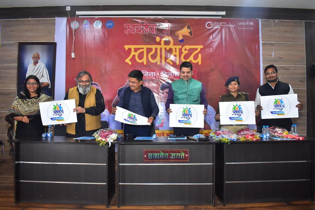 ChhattisgarhABC's tweet photo. Prof @DeepakTeraiya-led स्वयंसेवा से स्वयंसिद्ध workshop boosted volunteers' selfless service spirit for community development to foster positive change

It marked the launch of Yuvoday Manobal, an initiative by @BilaspurDist &amp; @UNICEFIndia, with 112 volunteers joining the cause https://t.co/pJSarUP77E