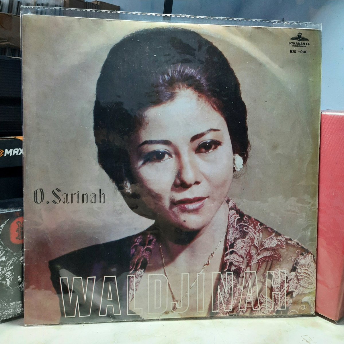 rizqifebrians's tweet photo. Vinyl Waldjinah - O. Sarinah

Lokananta - BRI-008
1 x Vinyl LP 12" 33 1/3 RPM https://t.co/ZKTCay63zp