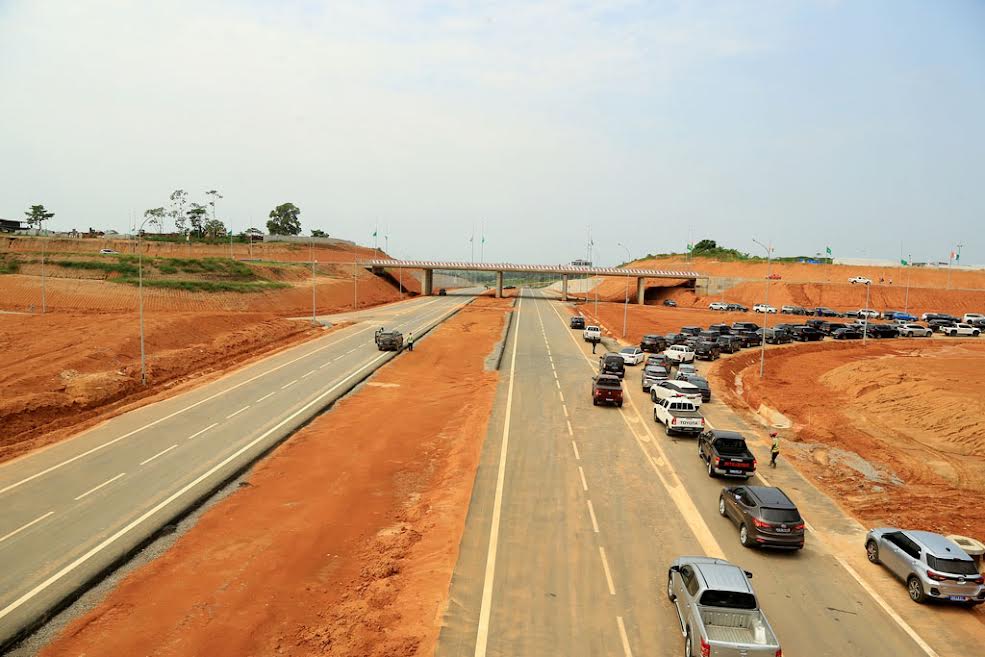 Nouchi_com_'s tweet photo. Ouvertures successives à la circulation de la voie de contournement d’Abidjan "Y4", du 4e Pont d’Abidjan, des voies de sorties Est et Ouest d’Abidjan, de l’échangeur du Carrefour Macaci et du Tunnel du rond point de la Mairie d’Abobo, ce mercredi 10 janvier 2024.

#Infrastructure https://t.co/vmnP5v18RN