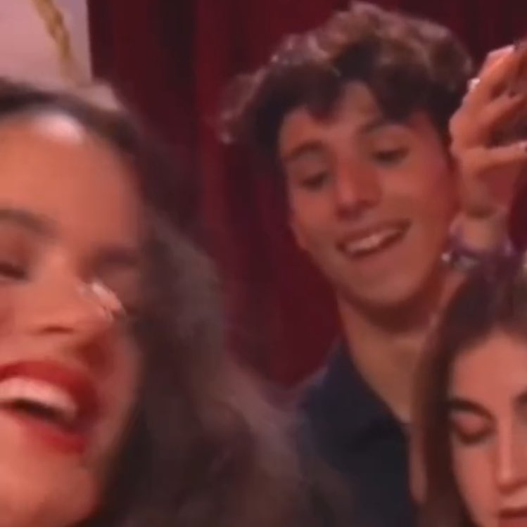 augaderosas's tweet photo. álvaro que haces ahí? #OTDirecto10E https://t.co/1rcC74Gdsx