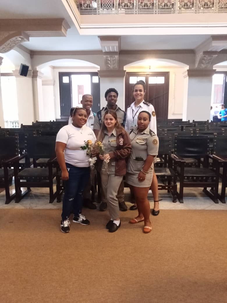 jefeaduanacuba's tweet photo. #FidelMella ¡Es conmovedora la historia de esta vida tan breve, tan dinámica, tan combativa y tan profunda!
Seguidores del legado de #MellaVive un grupo de #JuventudAduanera recibe hoy el Carnet de la UJC
En el aula Magna de la @UdeLaHabana #CubaHonra #AduanadeCuba #UnidosXCuba https://t.co/LNpNQwNYDj