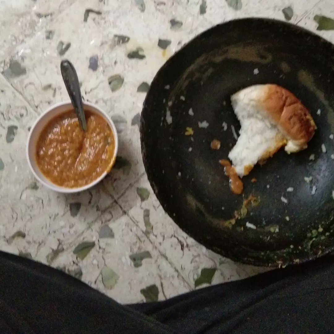 cocivia_india's tweet image. La cena de miércoles con curry de papa, lentejas verdes llamado mung dal,  roti, arroz, fulwadi, pav bhaji y los dulces con mohanthal y el helado de kulfi.
 
#homefood #homecooking #wednesdaydinner #wednesdayfood #foodblogger #foodie #español #comida #comidaindia #ahmedabadfoodie