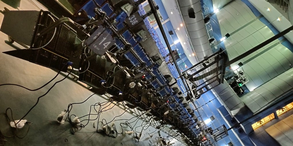 filmgearusainc's tweet photo. Shenzhen TV launches its brand new 1800 sq. meter studio with the help of 25 sets of Power LED 240s!😀

Great to see them utilizing the light's punchy output as a front light for their massive stage!👊💡

#cinematographer #filmgear #setlighting #led #powerled https://t.co/vAmXfAy3QD