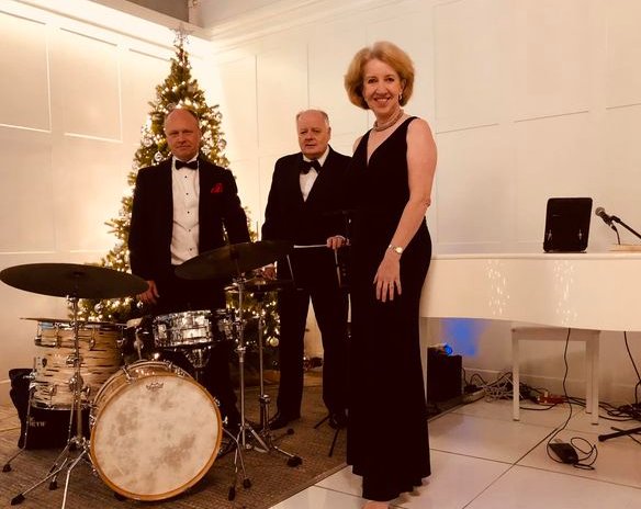 simplyswingband's tweet photo. Fabulous New Year's Eve gig with the #JazzTrio at Farnham Bush Hotel https://t.co/apTWMTnkY5