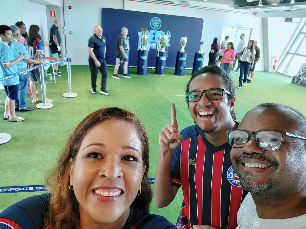 aprendacvanessa's tweet photo. Foi muita emoção, só isso para me alegrar. Ontem perdi minha vó e estava muito tirste, pensei em não ir, mas fui e foi muito bom esse momento, obrigada @THECITIZENSBR #bbpm #CITYNOBRASIL24 #ManCityOSC https://t.co/nRR8pQoxdD